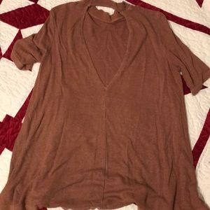 American eagle low cleavage shirt